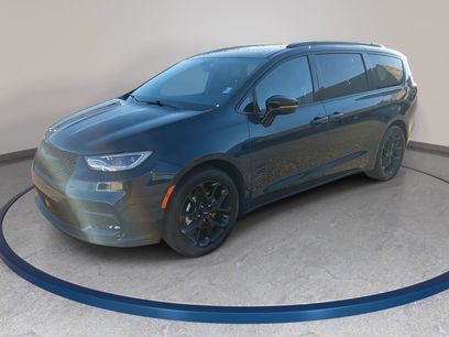 Used 2025 Chrysler Pacifica Limited