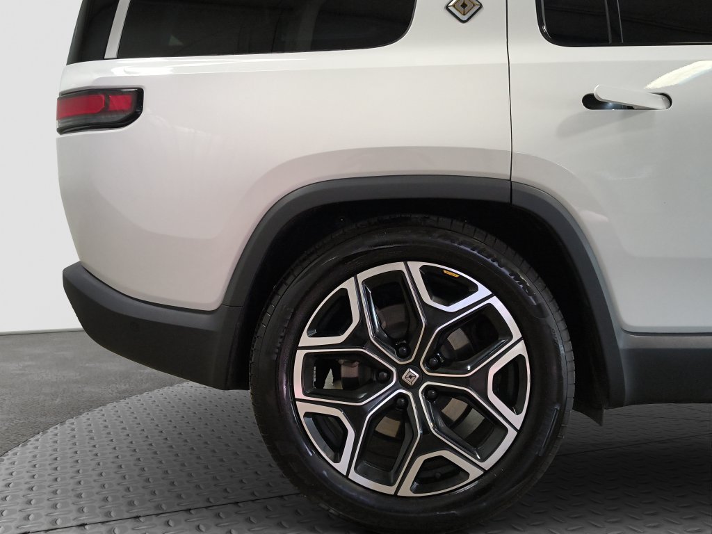 Used 2025 Rivian R1S Adventure Dual AWD/4WD image 33