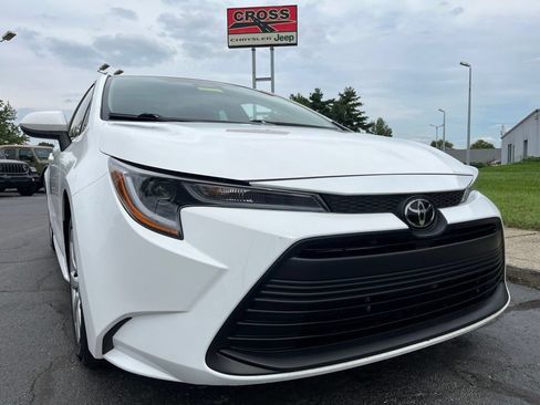 Used 2025 Toyota Corolla LE FWD image 42