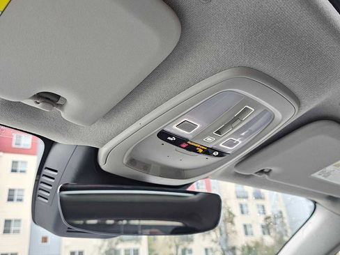 Certified 2025 Volvo XC40 B5 Core image 30