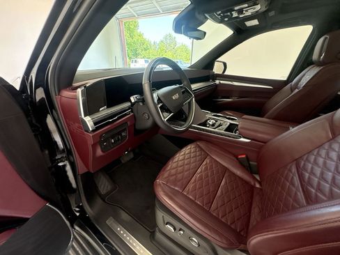 Used 2025 Cadillac Escalade Premium Luxury w/ LPO, Radiant Package RWD image 10