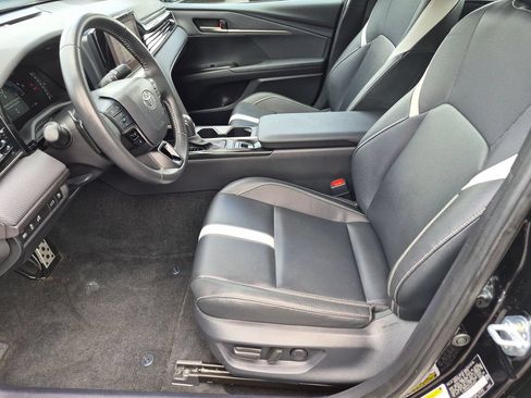 Used 2025 Toyota Camry SE FWD image 11