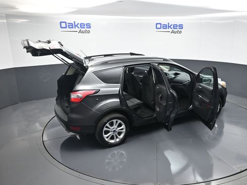 Used 2018 Ford Escape SE FWD image 57