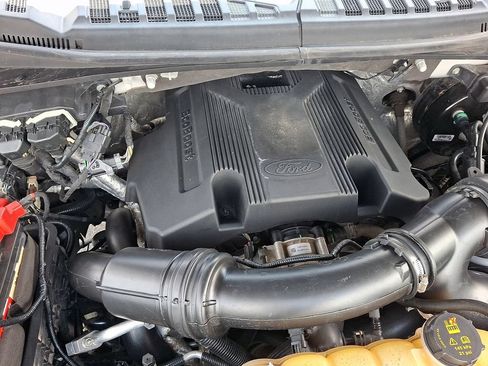 Used 2017 Ford F150 XLT w/ Equipment Group 302A Luxury AWD/4WD image 28