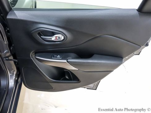 Used 2019 Jeep Cherokee Limited AWD/4WD image 28
