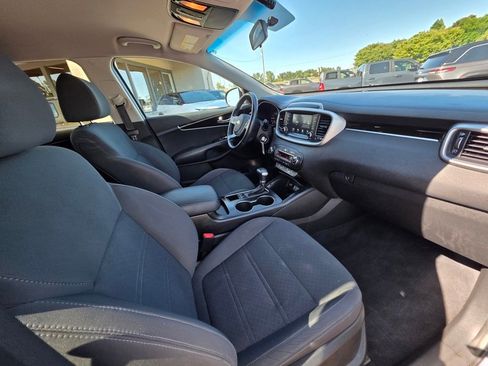 Used 2020 Kia Sorento LX w/ LX I4 Convenience Package image 27