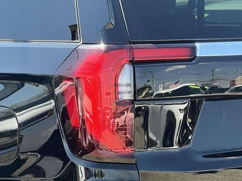 Certified 2025 GMC Yukon XL Denali AWD/4WD image 8