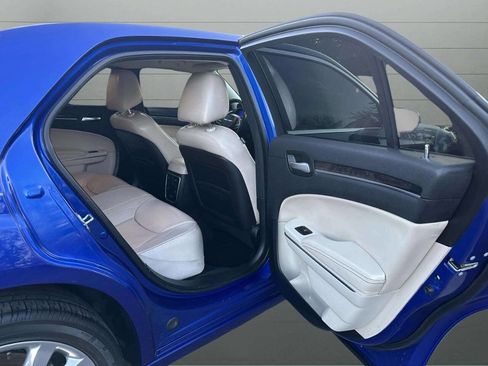 Used 2018 Chrysler 300 Limited image 17