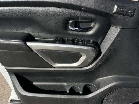 Used 2019 Nissan Titan PRO-4X w/ Pro-4x Convenience Package image 26