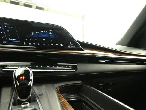 Used 2022 Cadillac Escalade ESV Premium Luxury image 18