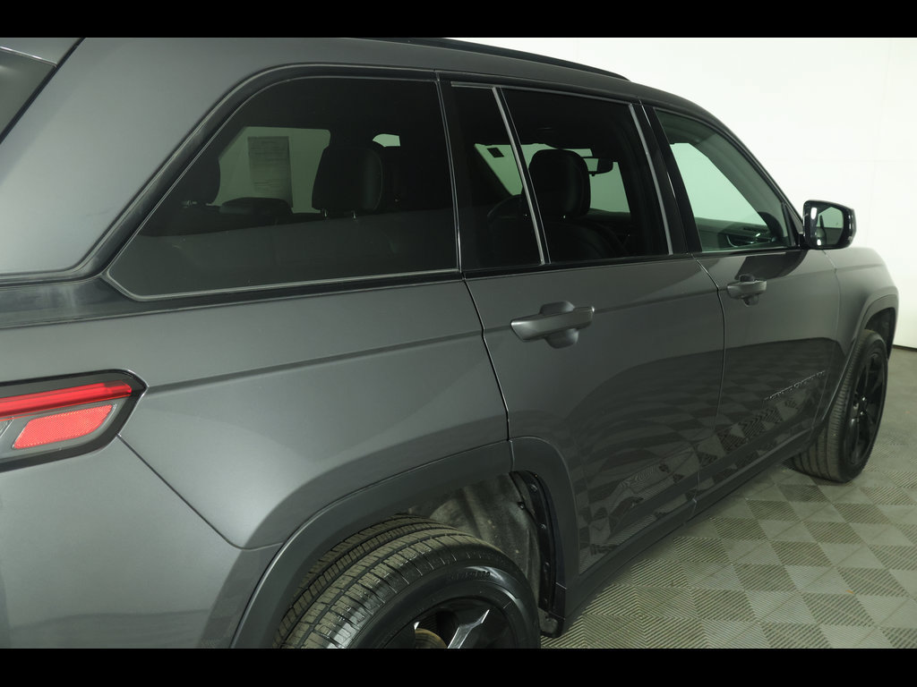 Certified 2024 Jeep Grand Cherokee Altitude AWD/4WD image 18