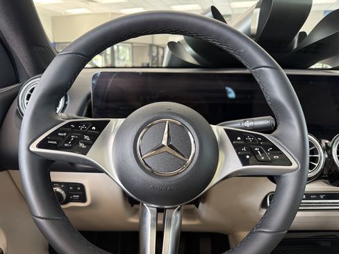 Used 2026 Mercedes-Benz GLB 250 4MATIC image 12