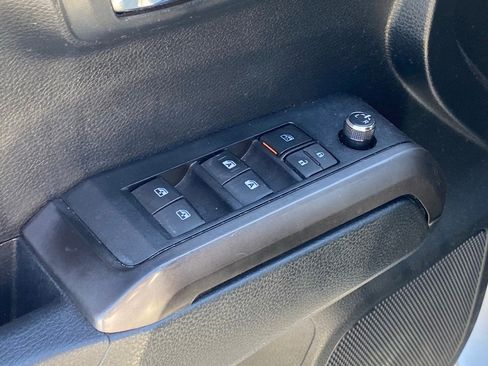 Used 2016 Toyota Tacoma TRD Off-Road w/ Towing Package image 8