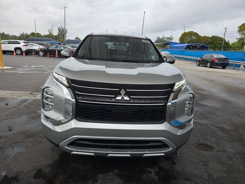 Used 2024 Mitsubishi Outlander SE Black Edition image 2