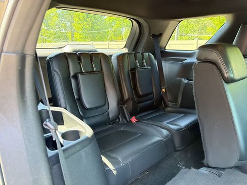 Used 2016 Ford Explorer XLT w/ Equipment Group 202A AWD/4WD image 26