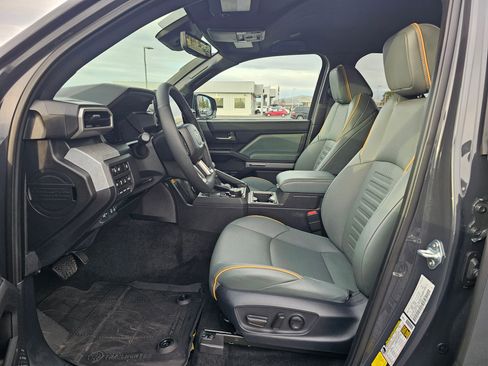 Used 2025 Toyota Tacoma Trailhunter HV image 19