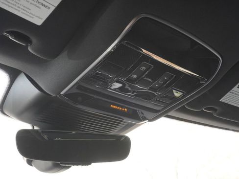 New 2025 Land Rover Range Rover Sport SE image 16