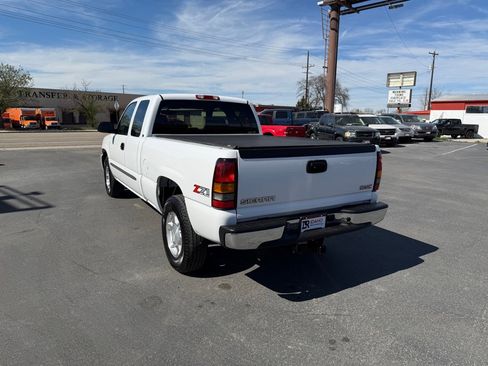 Used 2006 GMC Sierra 1500 SLE w/ Light Duty Power Package image 4