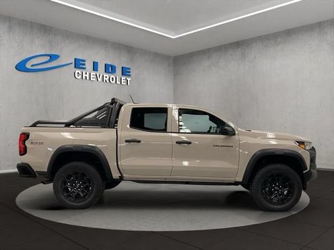 New 2026 Chevrolet Colorado Trail Boss w/ Midnight Edition AWD/4WD image 2