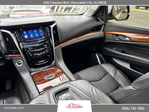 Used 2015 Cadillac Escalade Premium image 17