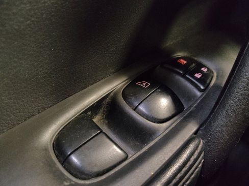 Used 2019 Nissan Rogue S FWD image 27