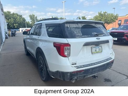 Used 2024 Ford Explorer XLT w/ Equipment Group 202A AWD/4WD image 11