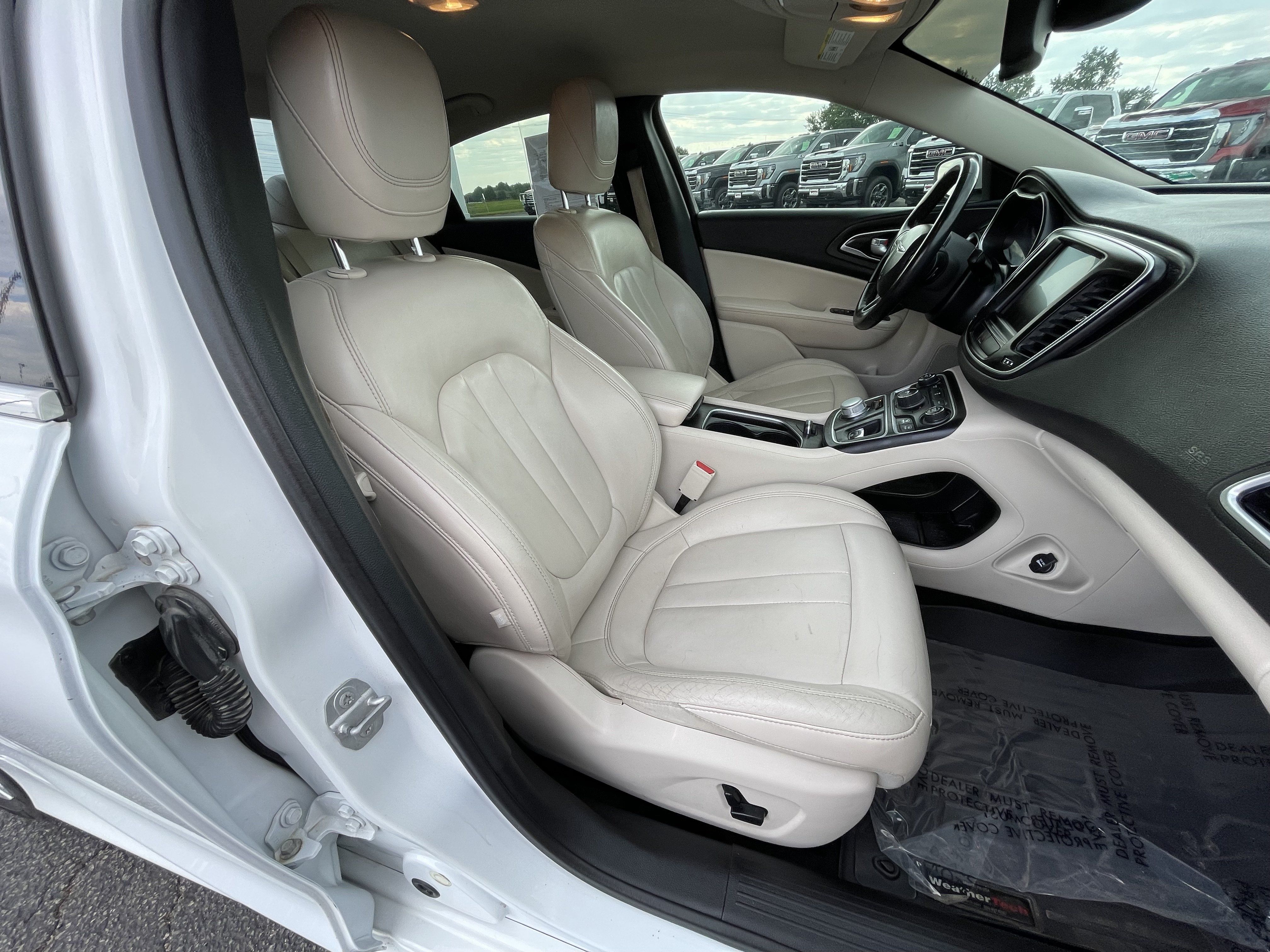Used 2016 Chrysler 200 Limited FWD image 13