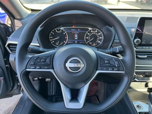 Used 2025 Nissan Altima 2.5 SV image 29