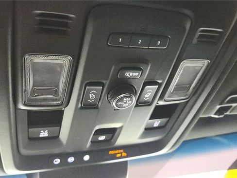 Used 2023 Chevrolet Tahoe Z71 w/ Luxury Package AWD/4WD image 30