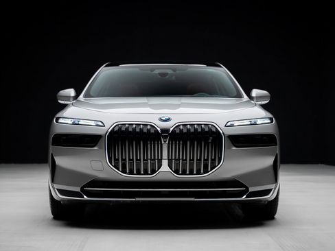 Used 2023 BMW i7 xDrive60 image 7