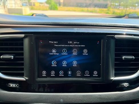 Used 2020 Chrysler Voyager L FWD image 30