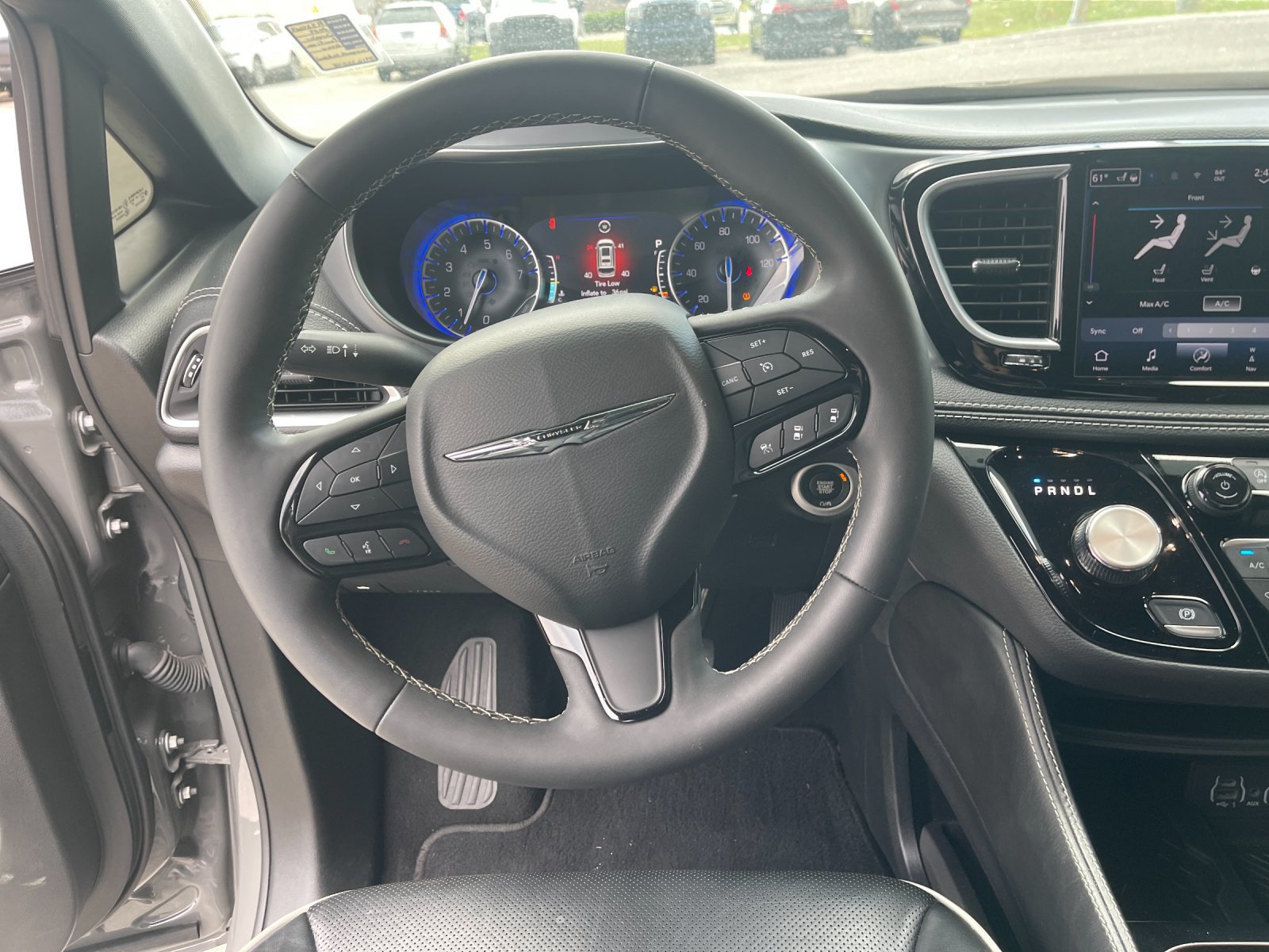Used 2025 Chrysler Pacifica Limited FWD image 16