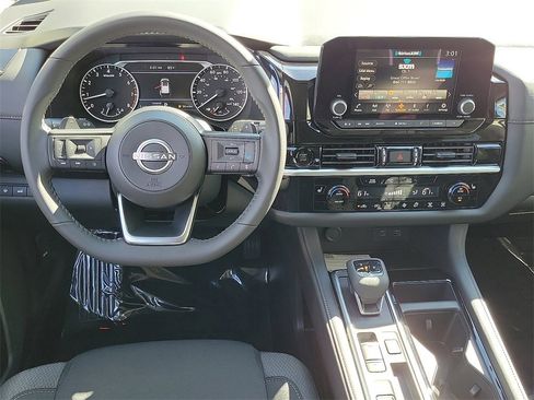 New 2025 Nissan Pathfinder SV image 5