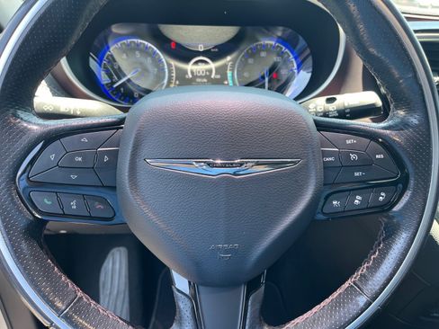 Used 2020 Chrysler Pacifica Limited FWD image 14