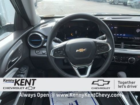 Certified 2025 Chevrolet Trax LT w/ LT Convenience Package image 16