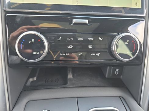 New 2026 Land Rover Discovery Limited Edition image 26