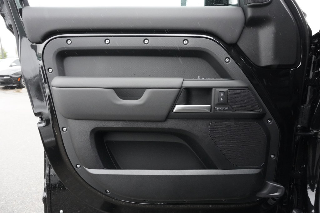 New 2026 Land Rover Defender 110 X-Dynamic SE AWD/4WD image 17