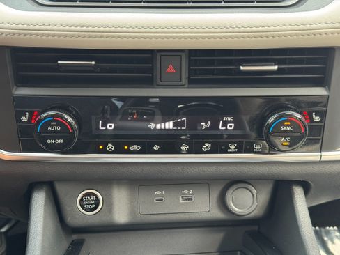 Used 2023 Nissan Rogue SV w/ SV Premium B Package FWD image 25