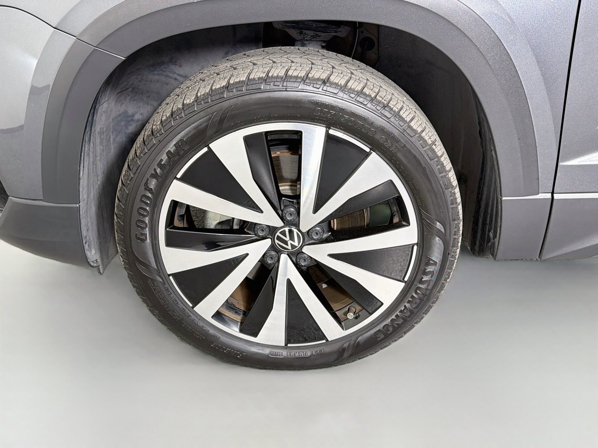Certified 2023 Volkswagen Taos SE w/ Panoramic Sunroof Package FWD image 28