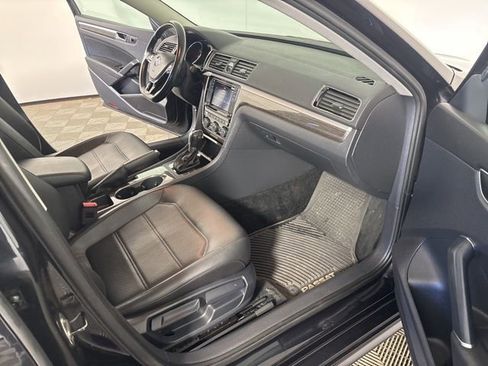 Used 2017 Volkswagen Passat 1.8T SE w/ SE Lighting Package image 26