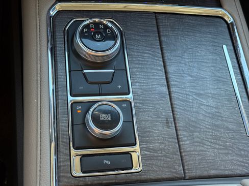 Used 2019 Ford Expedition Limited image 26