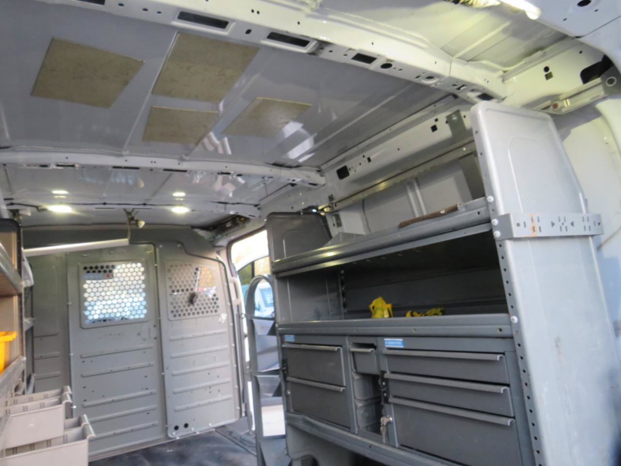 Used 2018 Ford Transit 250 130 Low Roof RWD image 19