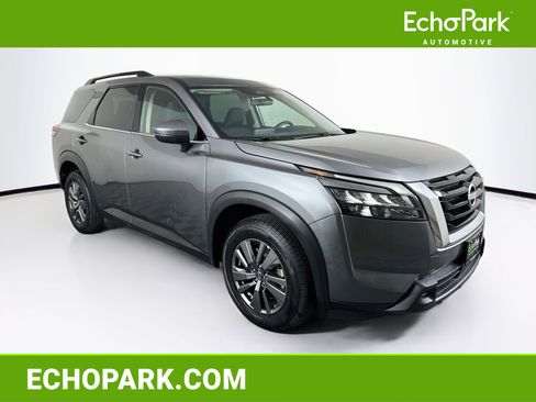 Used 2025 Nissan Pathfinder SV FWD image 1
