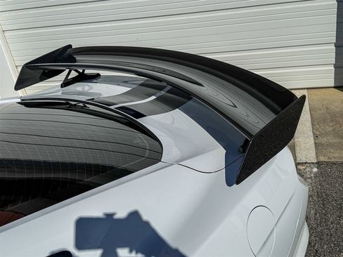 Used 2021 Ford Mustang Shelby GT500 w/ Carbon Fiber Track Pack image 23