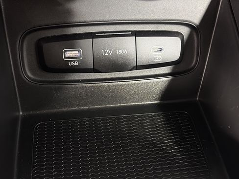 Used 2025 Hyundai Venue SEL FWD image 22