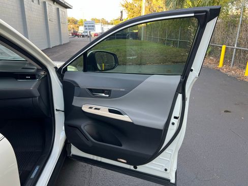 Used 2021 Toyota Venza Limited image 45