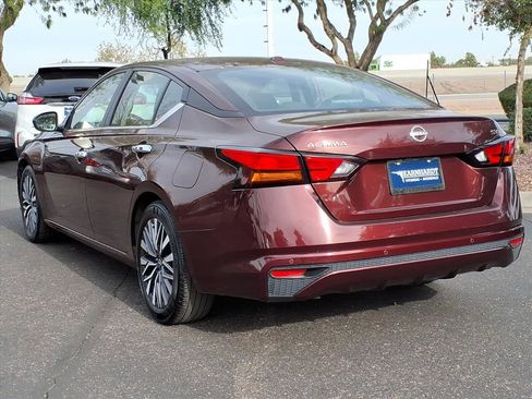 Used 2024 Nissan Altima 2.5 SV image 3