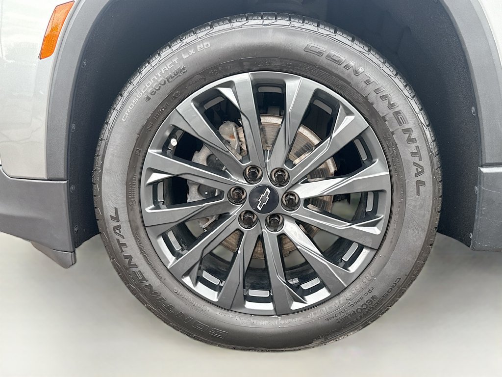 Used 2023 Chevrolet Traverse RS FWD image 32