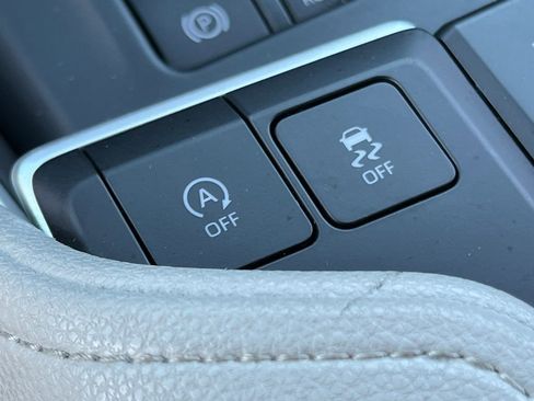 Used 2025 Toyota Grand Highlander AWD image 30