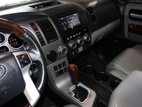 Used 2014 Toyota Sequoia Platinum RWD image 16